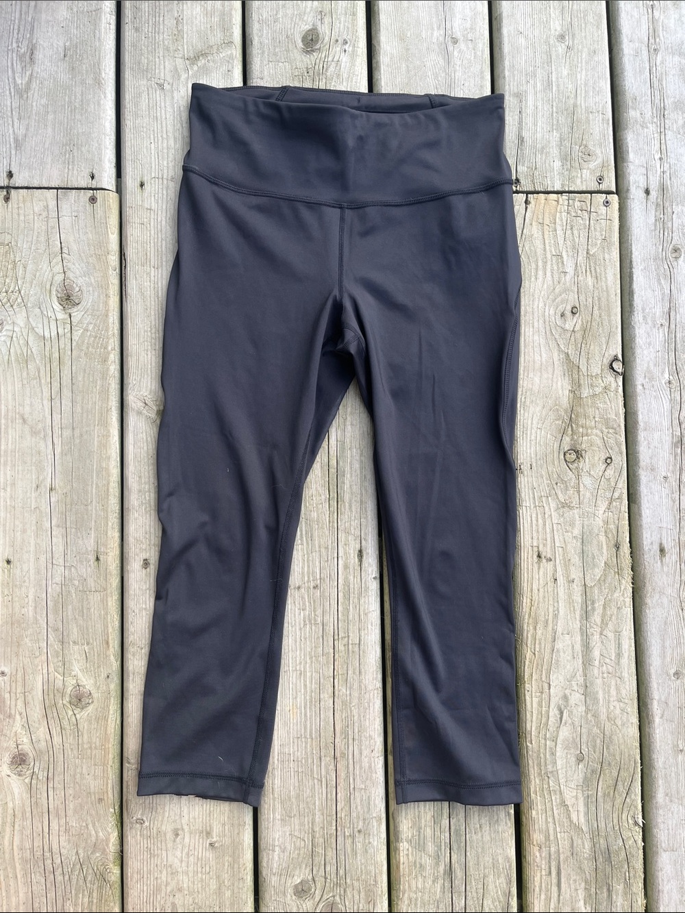 Kirkland Signature Black High-Rise Capri Leggings Medium